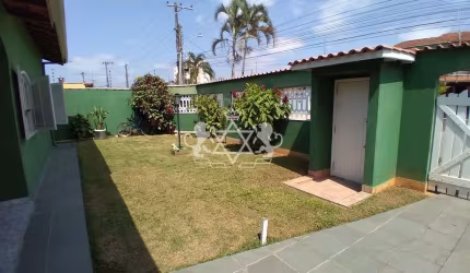 Casa à venda,  com 04 dormitórios, com piscina, jardim, 04 vagas cobertas  no Jardim Aruan em Carag