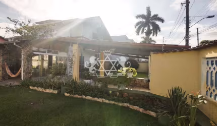 Casa à venda, no Jardim Britânia, localizada a poucos metros da Praia, na cidade de Caraguatatuba,