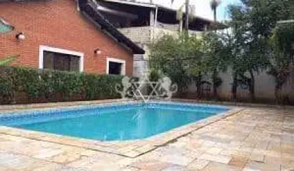 Linda Casa à venda, 630m² área total, 200 metros da Praia das Palmeiras, 04 suítes, piscina, aceita