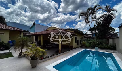 Oportunidade Única - Casa à venda com 2 Edículas, 100 metros da Praia com  700 m² /AT, Ampla Área d