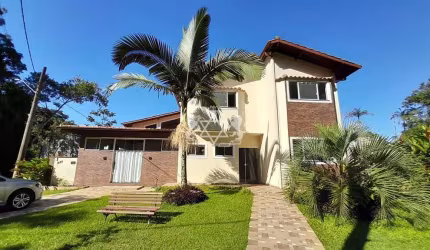 IMPONENTE SOBRADO Á VENDA , COM 458.62 M² AT / 354.70 M² AC, COM 4 DORMITÓRIOS SENDO 3 SUITES , ÁRE