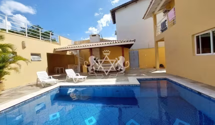 Lindo Sobrado à venda, 04 dormitórios, sendo 01 suíte, piscina, na quadra da praia, Jardim Primaver