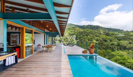 Casa alto padrão em condomínio do Pulso em Ubatuba -SP