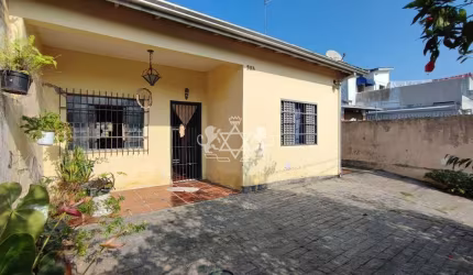 Casa para venda, com 2 dormitórios e mais uma edicula, no bairro Sumaré, ao lado do centro na cidad