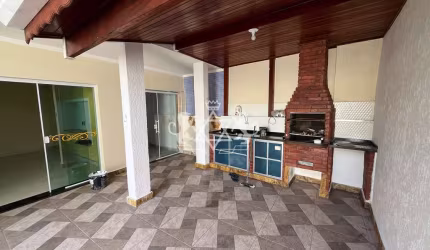 Apartamento Térreo à Venda, Centro, Caraguatatuba, SP