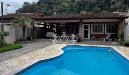 Casa à venda 3 dorms c/1 suite c/ piscina na Lagoinha, Ubatuba, SP