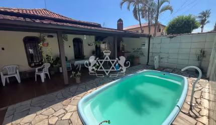 Casa com piscina a 50 metros da Orla da praia- Britânia