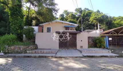 Sobrado à VENDA na Região Central de Caraguatatuba - 6 dormitórios (sendo 4 suíte), bairro Estrela