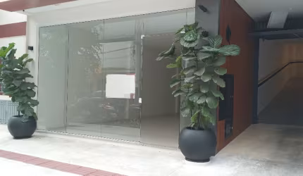 Sala comercial nova para locação mensal.