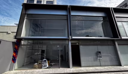 Sala Comercial NOVA bem localizada, no Centro de Balneário Camboriú