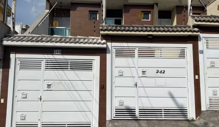 Lindo sobrado com móveis penejados no bairro costas mello