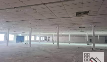 Galpão Comercial (7.761m²), 8 banheiros,26 Vaga. O seu negócio no melhor do Jurubatuba