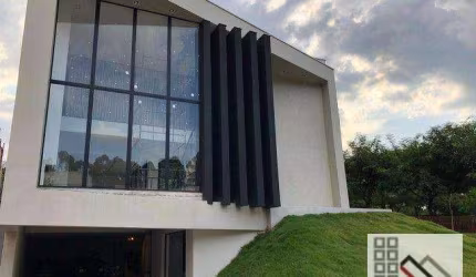Casa em Condomínio 4 dorms (525m²), 4 Suites, 6 Vagas. Belíssima casa, projeto arquitetônico valorizando cada ambiente