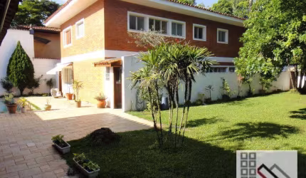 CASA 4 DORMITÓRIOS (450m²), 2 SUITES, 7 VAGAS.  PRÓXIMO AO HOSPITAL ALBERT EINSTEIN