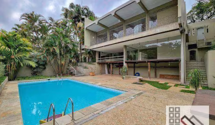 Casa (900m²), 5 Suítes, 8 vagas. Região do Clube Paineiras. Casa em rua fechada na região do Morumbi horas
