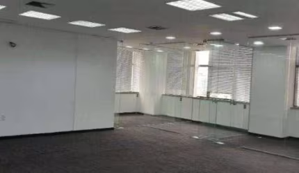 Conjunto Comercial (188,32m²), 5 banheiros, Reformado, 4 vagas. Ao lado da estação Berrini da CPTM