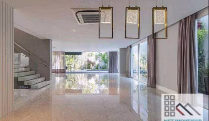 Casa em Condomínio 3 Dormitórios (600m²), 3 Suítes, 5 Vagas. Próximo do Parque Severo Gomes