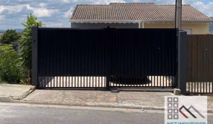 Casa 2 Dormitórios (70m²), 2 Banheiros, Quintal, 2 Vagas. Excelente casa em Atibaia
