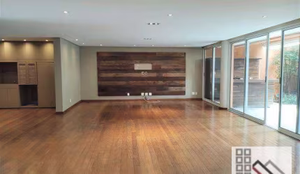 Casa em Condomínio 3 Dormitórios (545m²), 3 Suítes, 4 Vagas. Região nobre, próximo do Jockey Club
