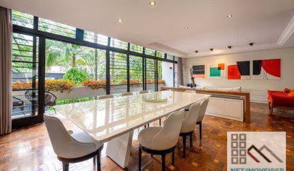 Casa de Alto Padrão de 5 Dormitórios (340m²), 5 Suítes, 6 Vagas. Próximo da Fonte de Águas Petrópolis
