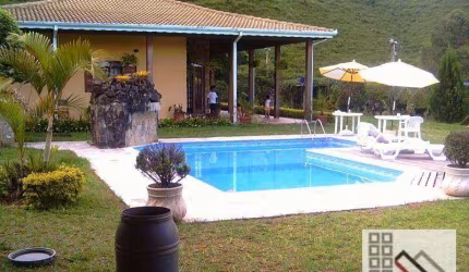 SÍTIO (216.000m²). COMPLETO E MUITO CHARMOSO PARA MORADIA OU TEMPORADA