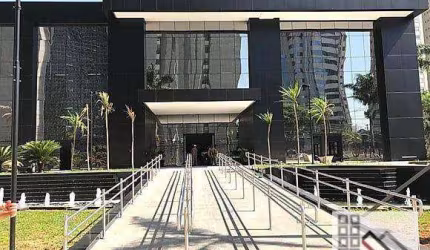 Sala Comercial (323m²), 2 Banheiros, 9 Vagas. Em frente do Fórum Trabalhista de São Paulo