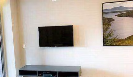 Apartamento 1 dormitório (43,8m²), 1 Banheiro, Mobiliado, Varanda, 1 Vaga. A 200 metros da estação Campo Belo
