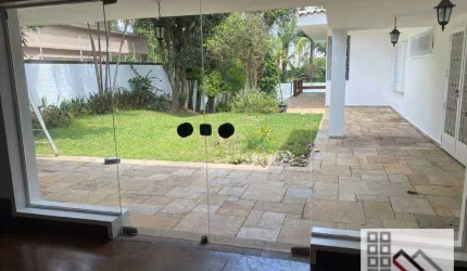 Casa Térrea 4 Dormitórios (450m²), 3 Suítes, Quintal, 3 Vagas. Alto padrão na região nobre do Alto da Boa Vista