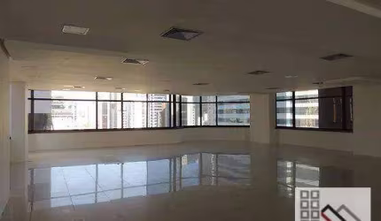 Conjunto Comercial (3.520m²), 7 Banheiros, 10 Vagas. Ao lado do Shopping D&amp;D
