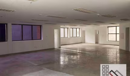 Conjunto Comercial (306m²), 6 Banheiros, 8 Vagas. Excelente Conjunto Comercial na Região da Berrini.