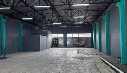 Galpão Comercial (440m²), 3 Banheiros, 3 Vagas. Região central de Atibaia