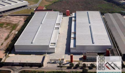 GALPÃO LOGÍSTICO (4.303m²), 6 BANHEIROS, 10 VAGAS. AO LADO DA RODOVIA BANDEIRANTES EM JUNDIAÍ