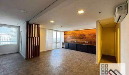 CONJUNTO COMERCIAL (244m²), 4 BANHEIROS, 10 VAGAS. NO CENTRO DE ALPHAVILLE