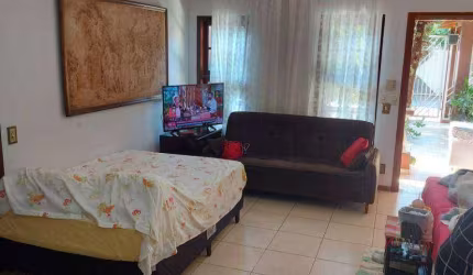 CASA 3 DORMITÓRIOS (137m²), 1 SUÍTE, QUINTAL, 2 VAGAS. COM VISTA PANORÂMICA PARA A PEDRA GRANDE