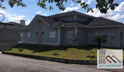 BELÍSSIMA CASA TOTALMENTE REFORMADA COM 442m2