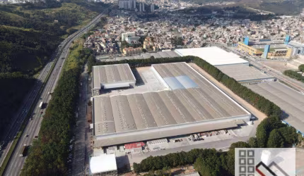 GALPÃO (8.595m²), 12 BANHEIROS, 21 VAGAS. AO LADO DA RODOVIA CASTELO BRANCO