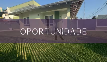 Casa Plana à Venda com Amplo Jardim e Piscina | Sol o Dia Todo | Estuda Permuta