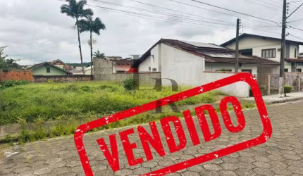 Terreno à venda bairro Glória, com 420,00 m² de área. Excelente oportunidade para investir! Avalia Permuta por imóvel pronto.