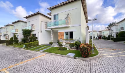 Linda Casa em Condomínio