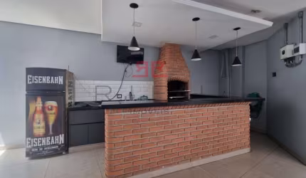 Casa de esquina com salão comercial