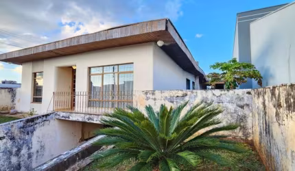 Casa para Venda em Guarapuava, Trianon, 2 dormitórios, 1 suíte, 3 banheiros, 1 vaga