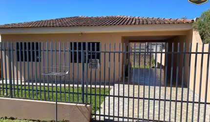 Casa para Venda em Guarapuava, Santa Cruz, 3 dormitórios, 1 suíte, 1 banheiro, 2 vagas