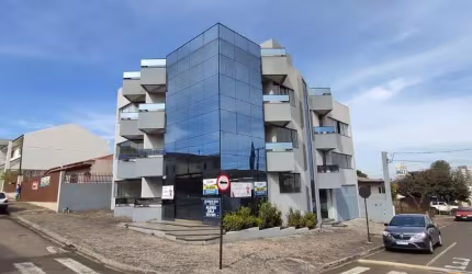 Imóvel Comercial para Venda em Guarapuava, Centro, 5 dormitórios, 1 suíte, 2 banheiros, 2 vagas