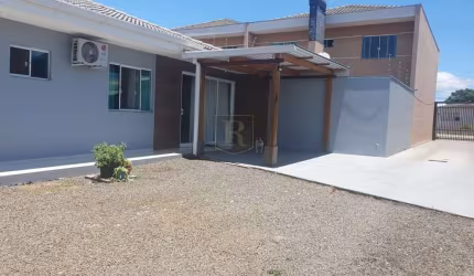 Casa para Venda em Guarapuava, Cascavel, 3 dormitórios, 1 suíte, 2 banheiros, 2 vagas