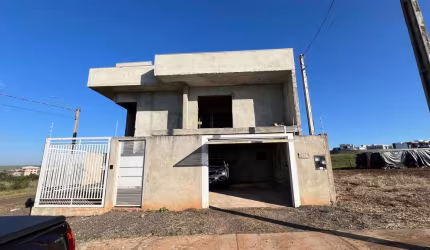 Sobrado para Venda em Guarapuava, Alto Cascavel, 3 dormitórios, 3 suítes, 2 vagas