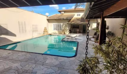 Casa com 5 Dormitórios e 778m² no centro