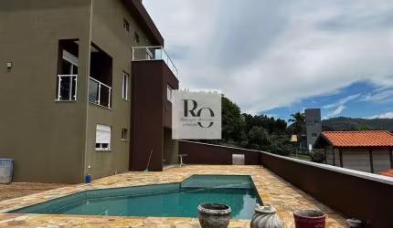 Casa com 4 dormitórios estuda PERMUTA por terreno e carro em Atibaia/SP