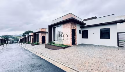 Casa térrea em Condomínio por R$ 980.000 na Vila Petrópolis/ Atibaia