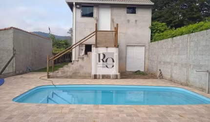 Oportunidade! Casa por R$ 449.900 com Piscina e Pomar em Terreno Amplo 501 m²