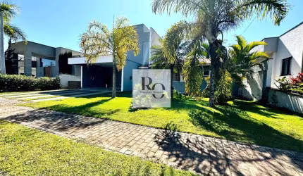 Casa térrea condomínio  198 m² A/C  680 m² A/T  Mobiliada 3 dormitórios 1 suíte